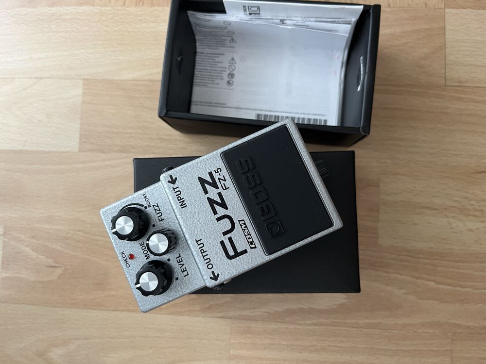 Boss FZ-5 Fuzz легендарний фуз-новий