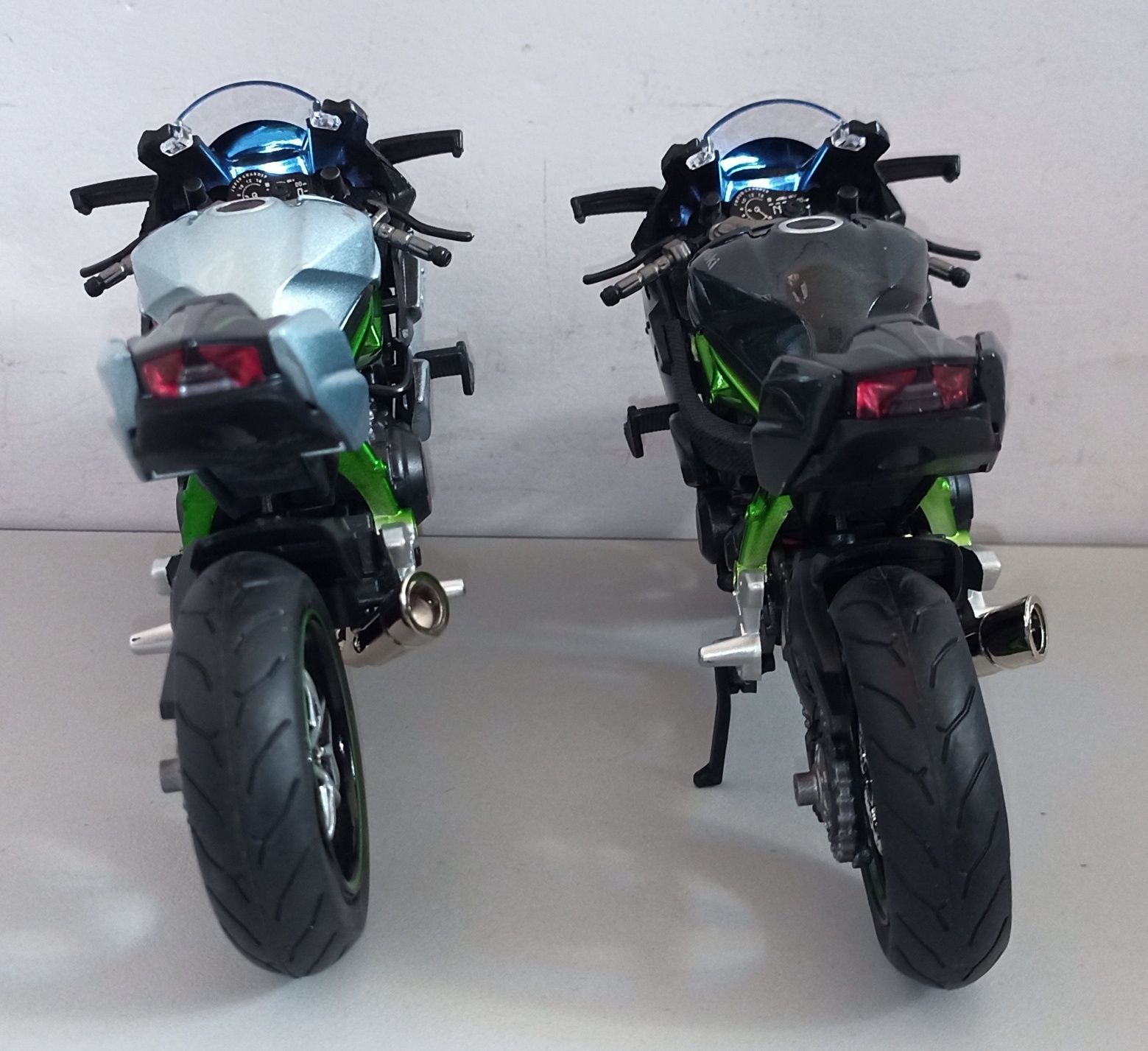 Мотоцикл Kawasaki Ninja H2R модель 1:12. Звук,свет.