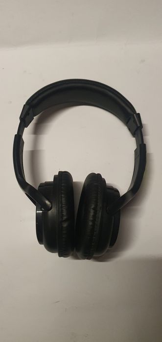 Słuchawki bezprzewodowe z regulacją głośności.