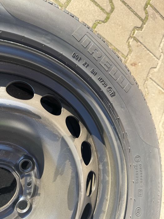 Koła zimowe Audi A4 B8 225 55 R16 Et39 5x112 Pirelli