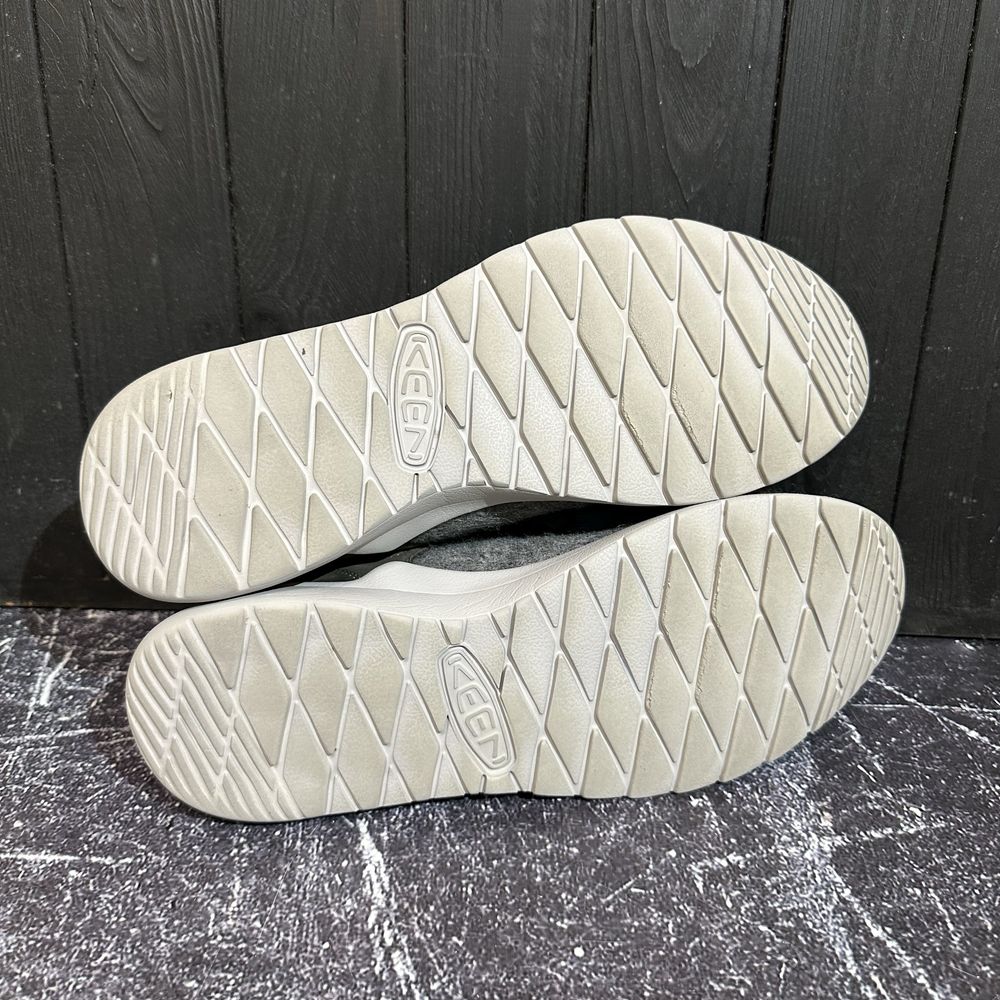 Легенькі пінні кросівки Keen 45 розмір 29 см