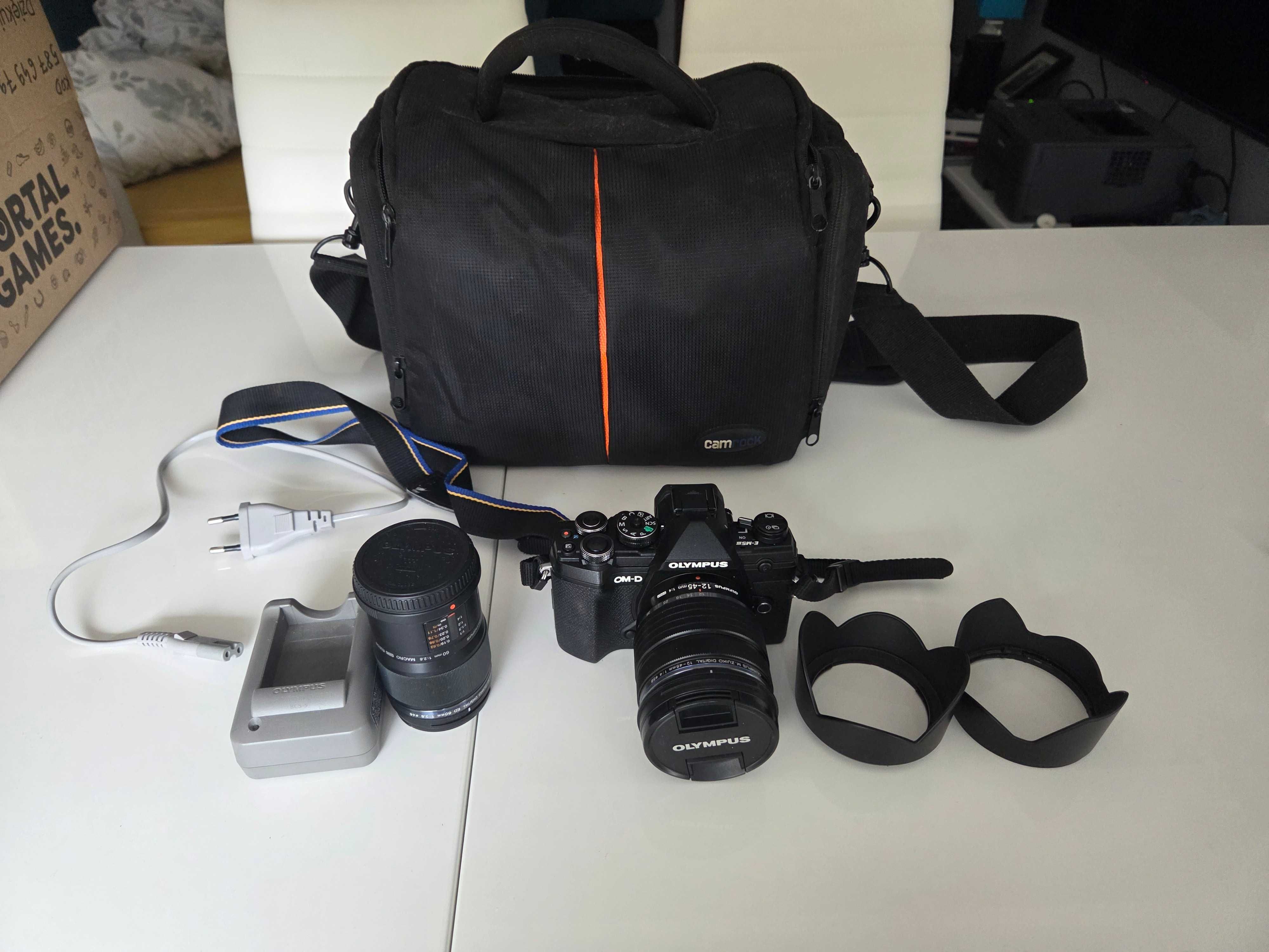 Aparat bezlusterkowy Olympus OM-D E-M10 Mark III body i dwa obiektywy