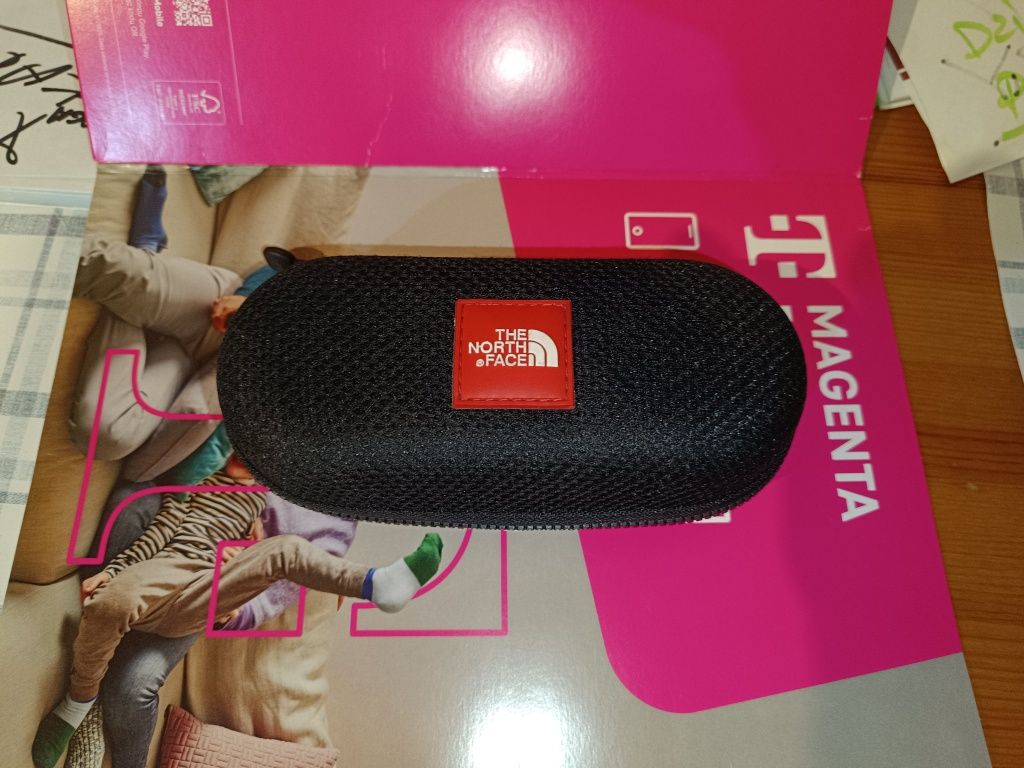 The North Face -Orginalny twarde etui na okulary..idealne z USA.