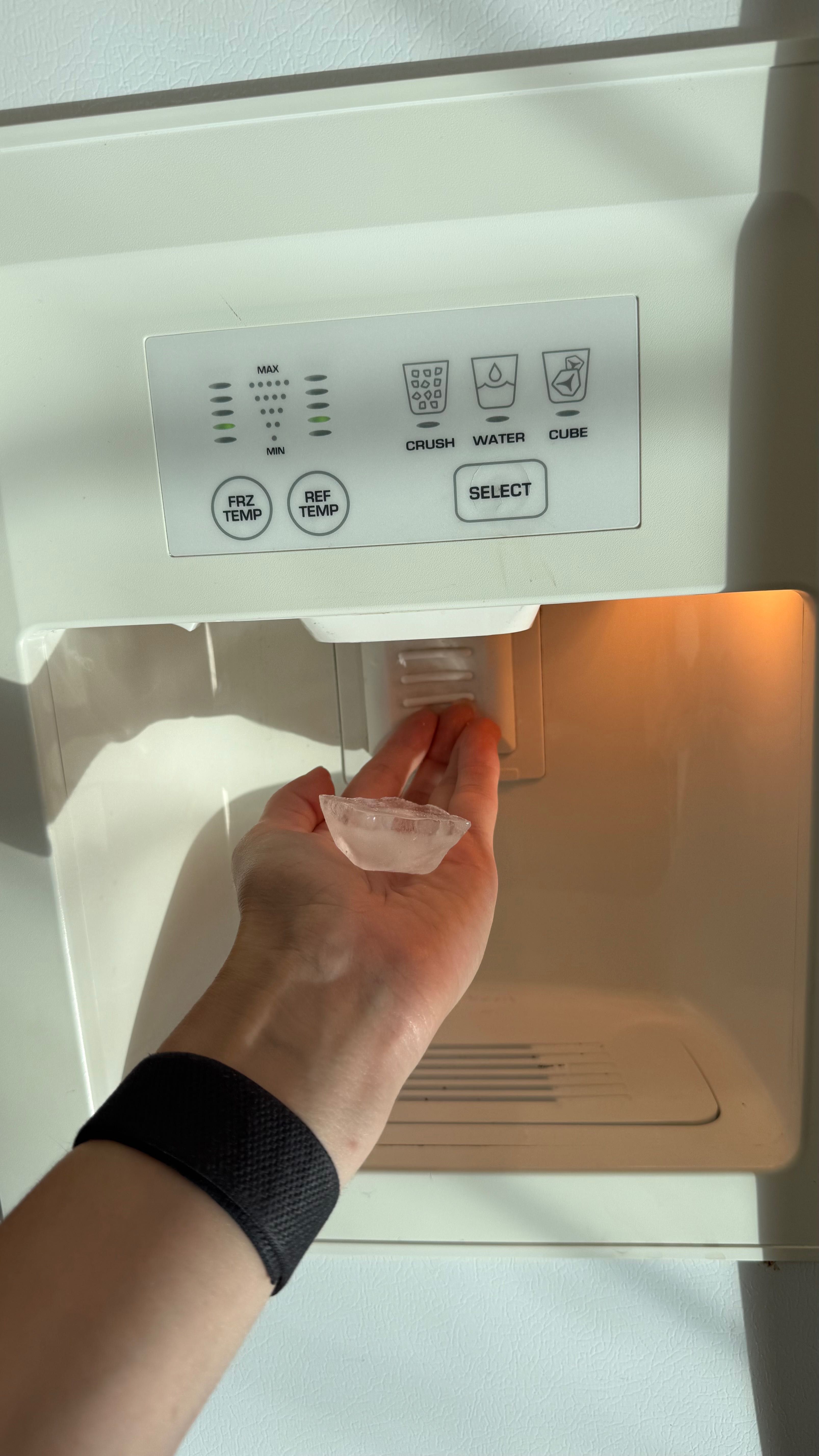 À Venda: Frigorífico LG Side-by-Side Funcional com Dispensador de Gelo