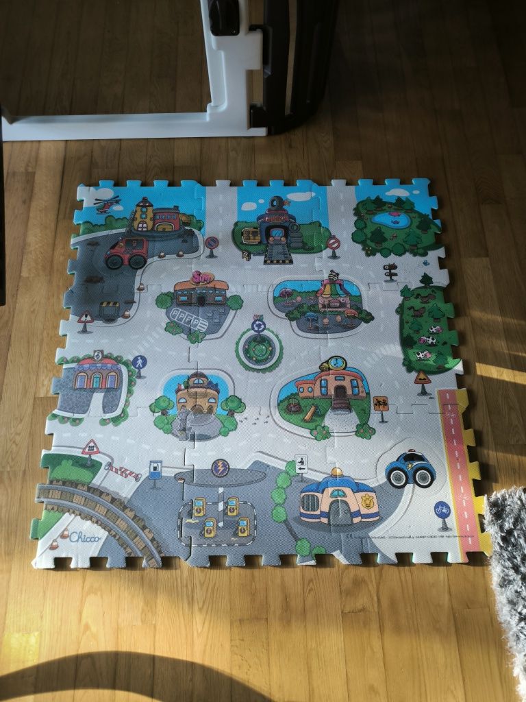 Vendo jardim puzzle de 9 peças da chicco