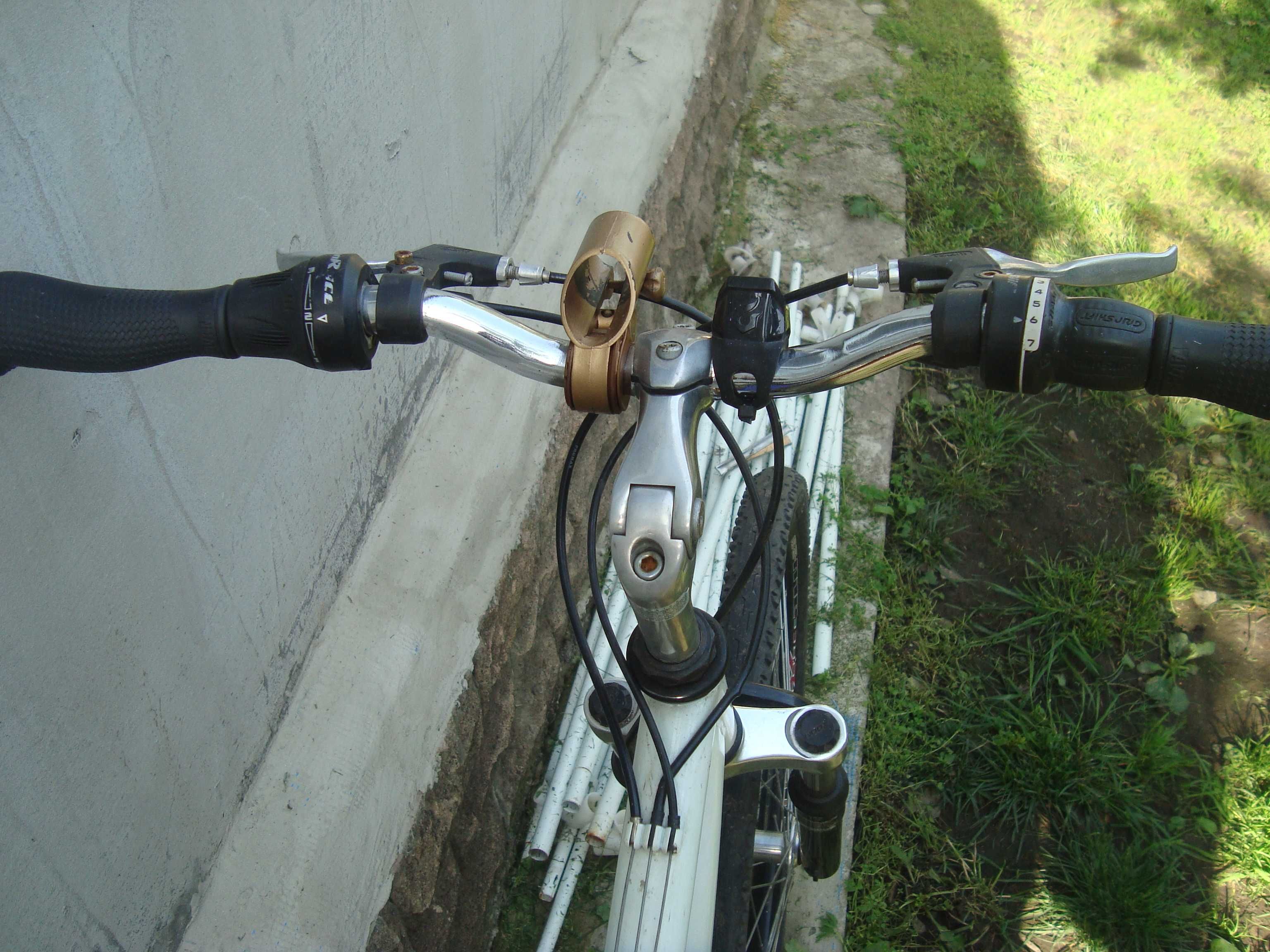Велосипед 28 колёса, немец, плюс насос и шлем.