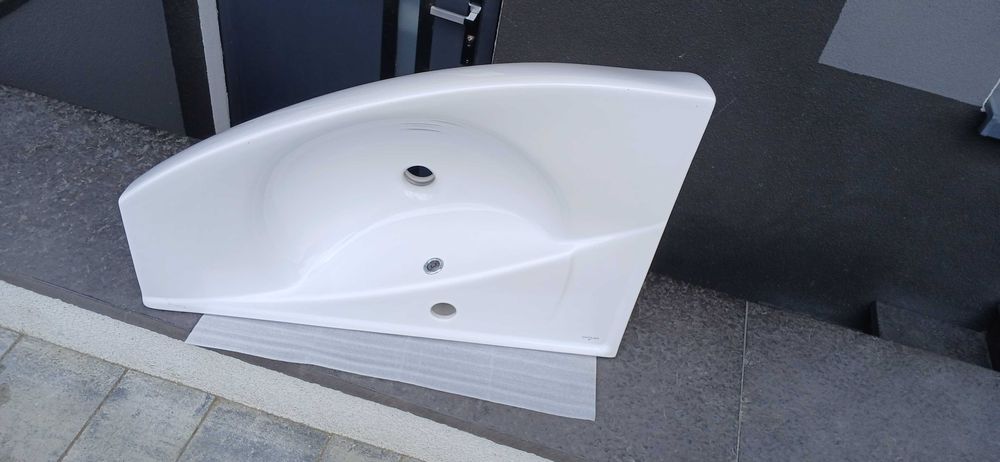 Umywalka narożna Cersanit