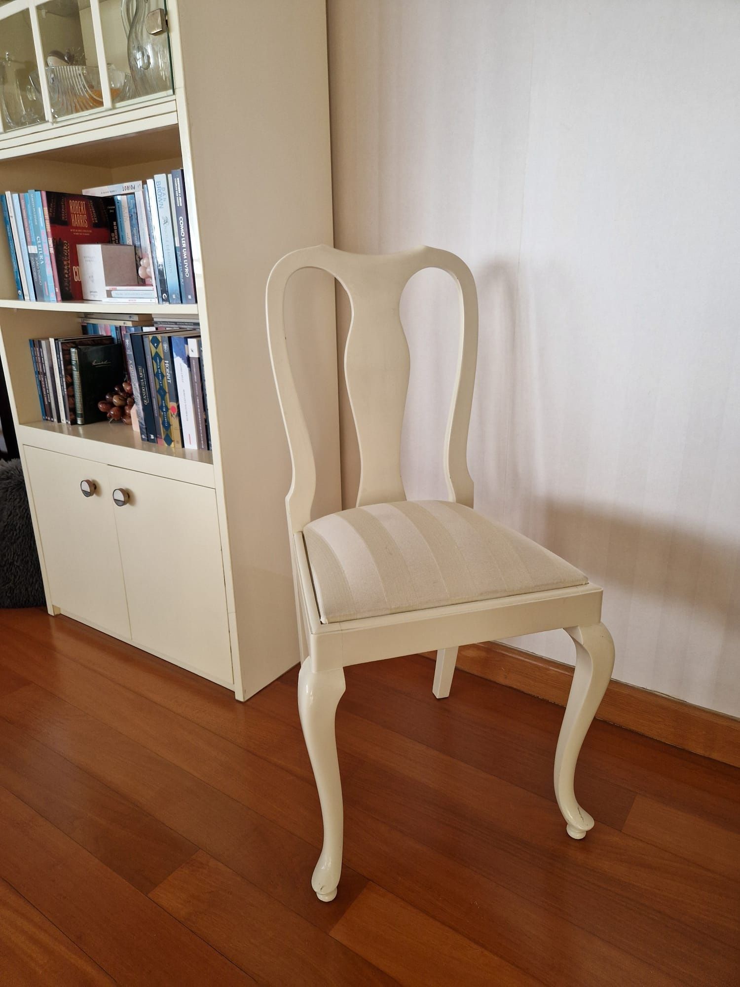 Mesa de Jantar tampo  exagonal e 6 cadeiras