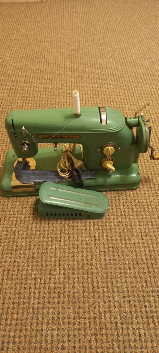 Швейная машинка Тула модель 1  в хорошем состоянии.