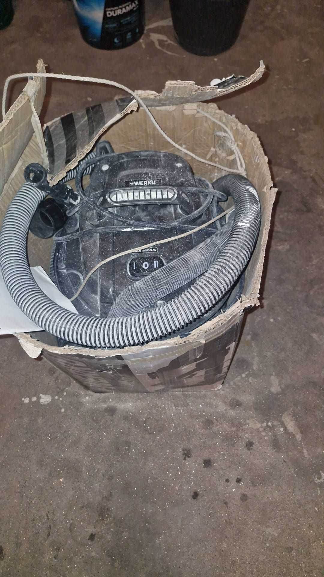 Aspirado pó com potência de 1200W capacidade do depósito de 30L