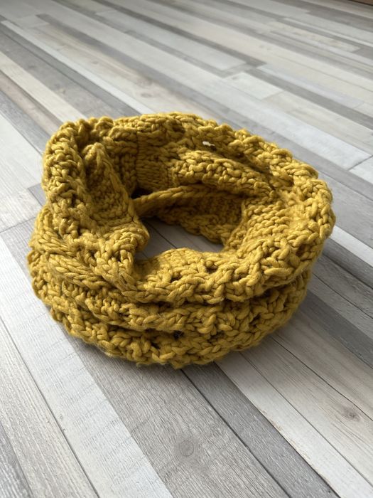 Снуд вʼязаний жіночий шарф гірчічний