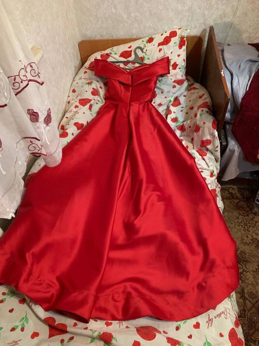 Сукня на вечір або випускний