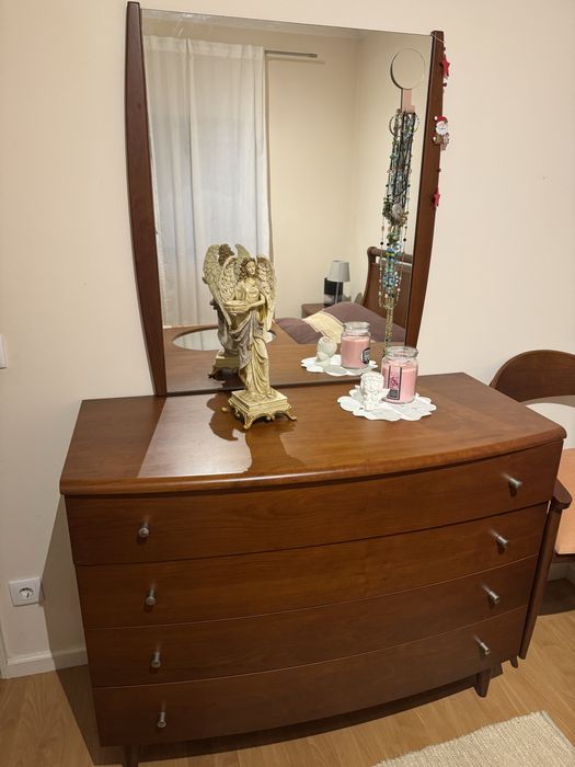 Vendo cómoda com 4 gavetões