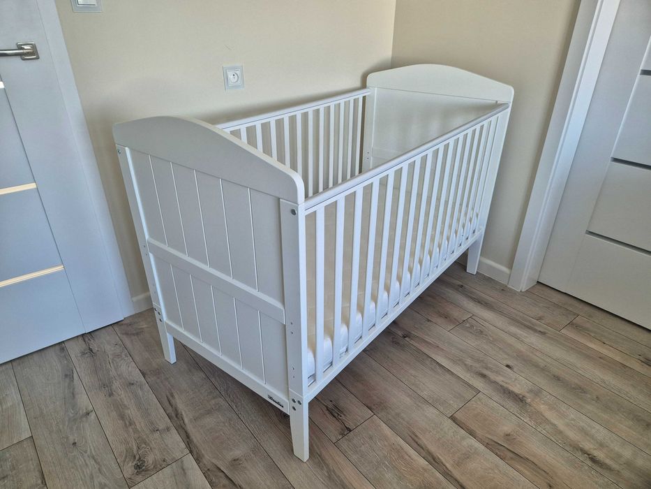 Łóżeczko dziecięce i niemowlęce Hampton Cot Bed 140×70cm