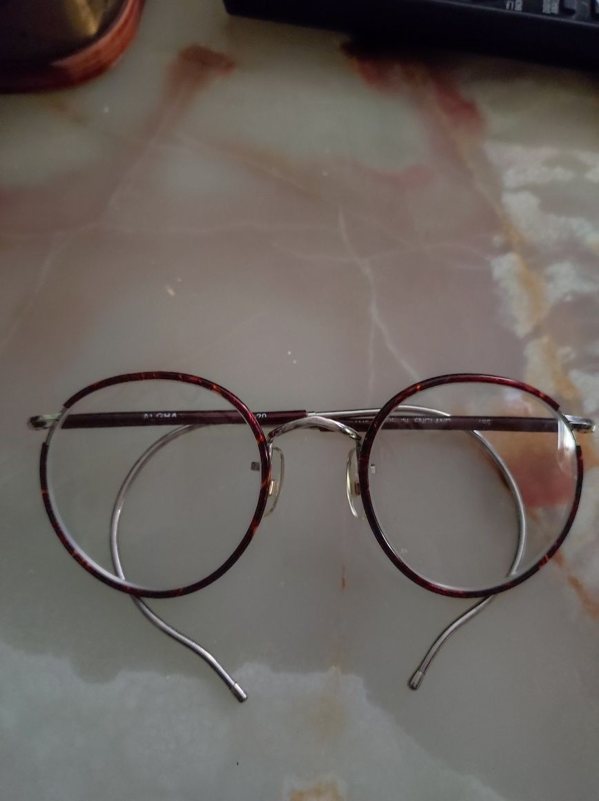 Zabytkowe okulary w oprawie ze srebra