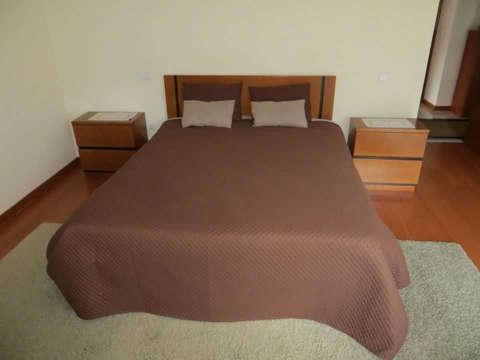 Vende-se Quarto de casal em bom estado