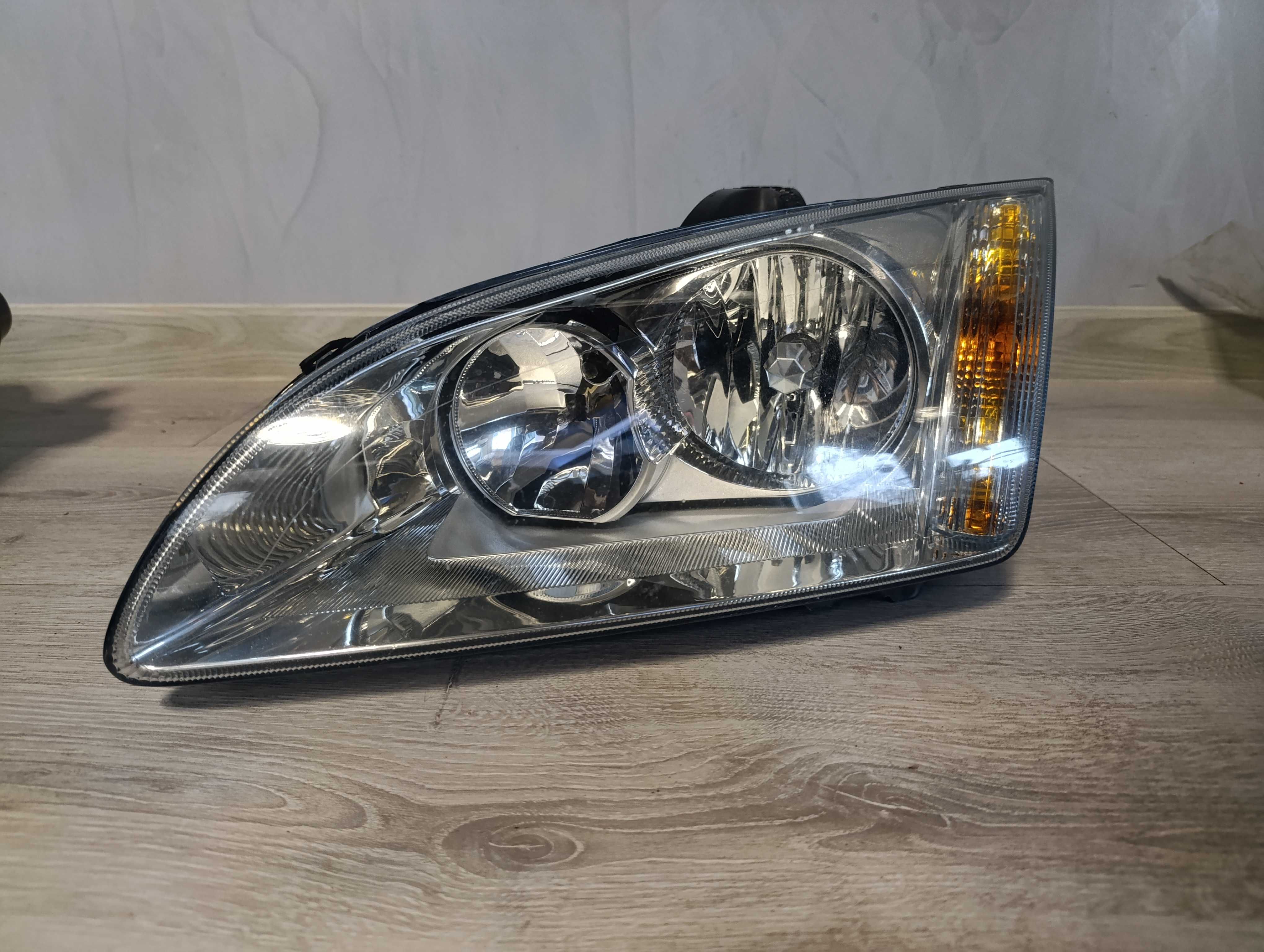 Lampa prawa Reflektor prawy Ford Focus 2 II