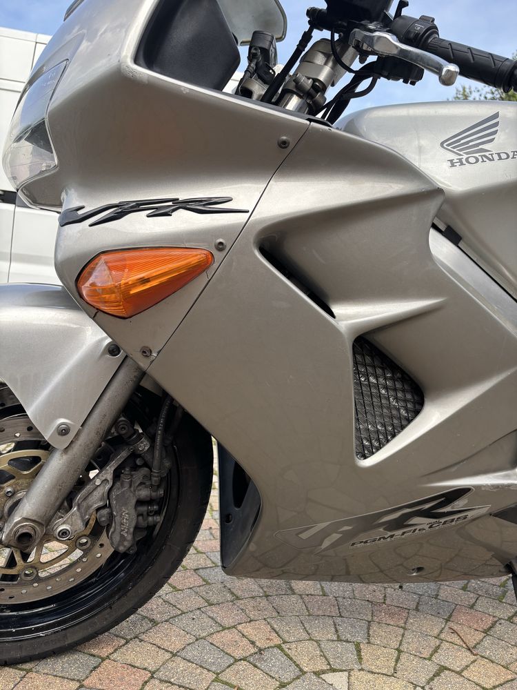 Motocykl honda VFR 800fi rc46