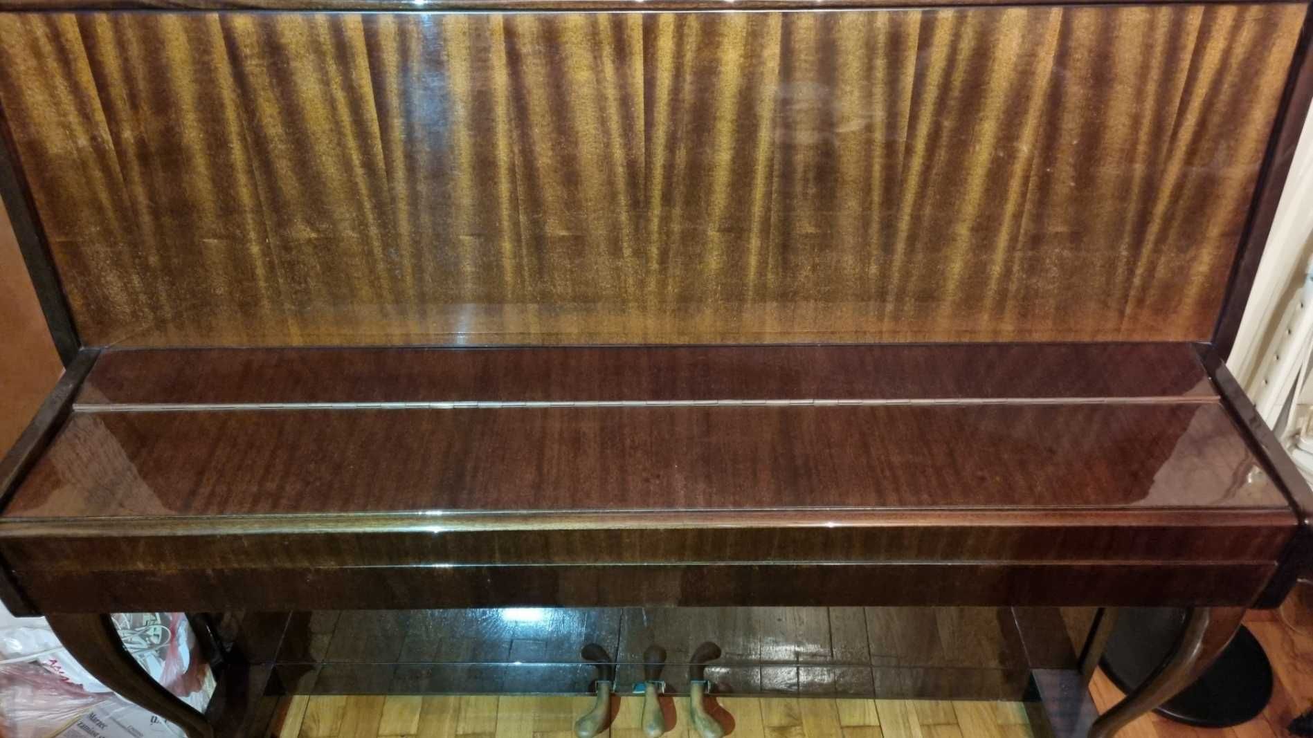Pianino Nocturno w bardzo dobrym stanie, do strojenia