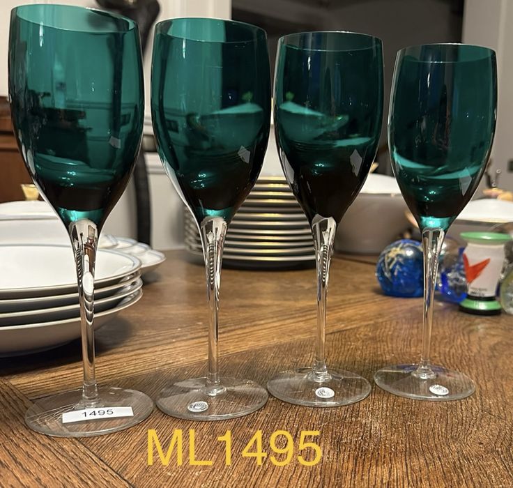 Stare Kieliszki zielon na jodze komplet 4 sztuki Rumunia 1495