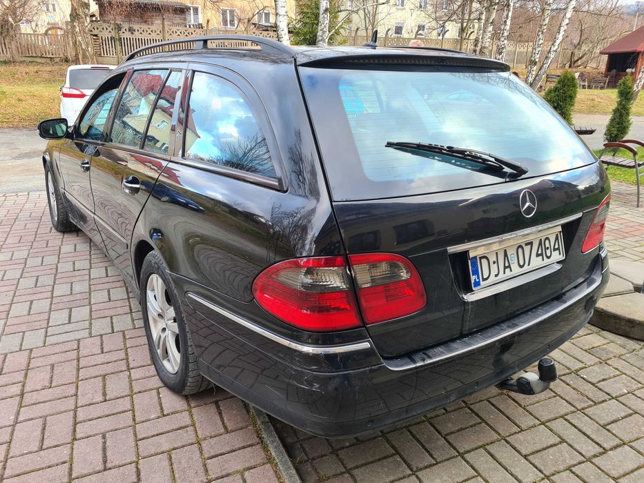 Sprzedam mercedes E w dobrym stanie mechanicznym