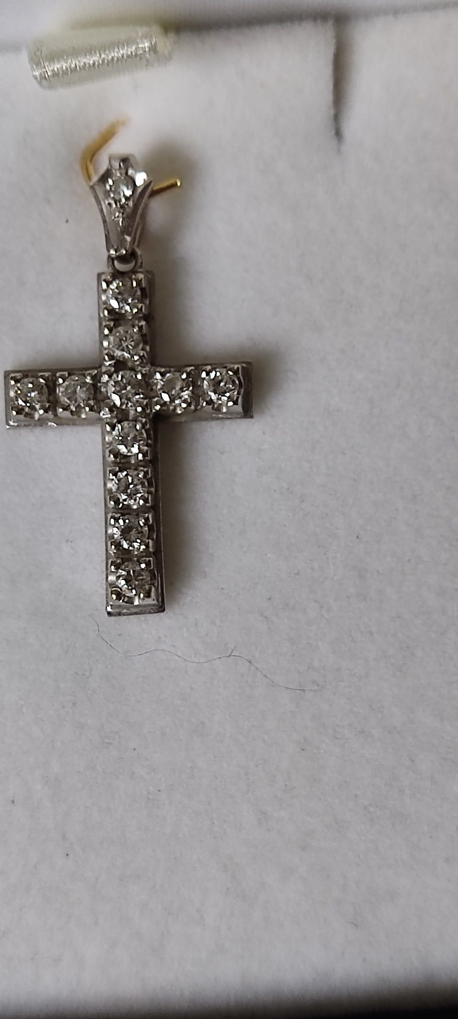 Красивый крест с 12 бриллиантами , белое золото 750 проба,2,65 гр
