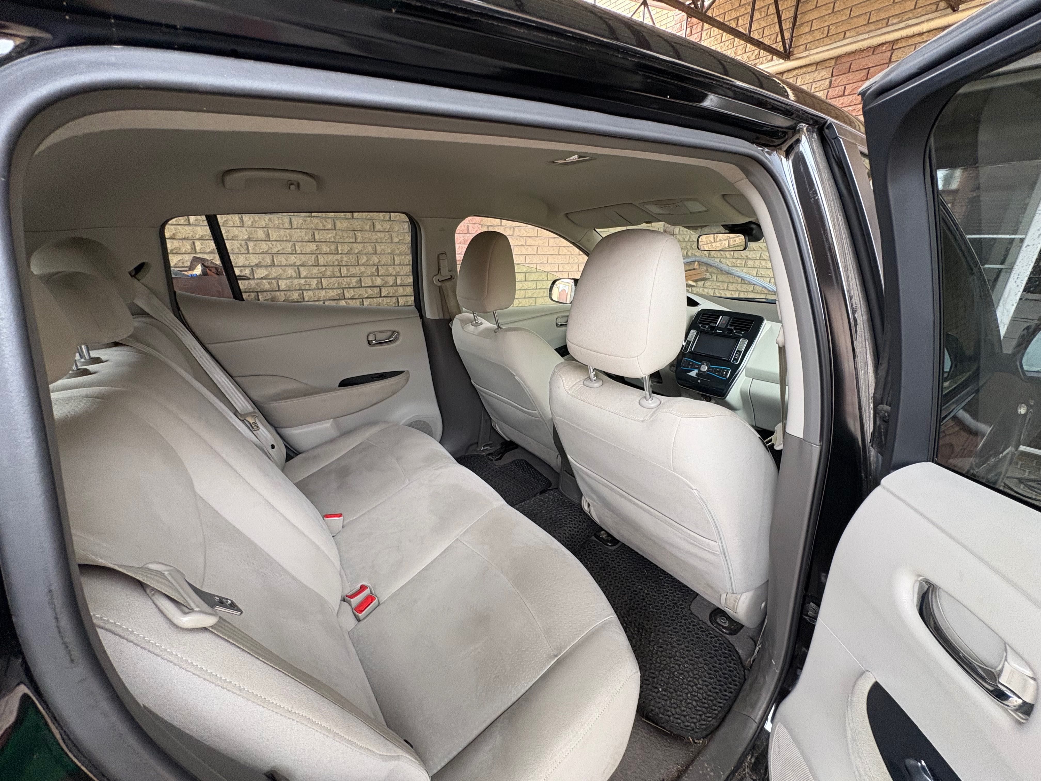 Продам Nissan Leaf