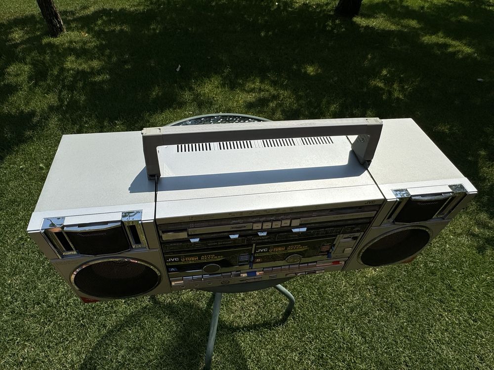 Продам магнитолу JVC  PC-W300W
