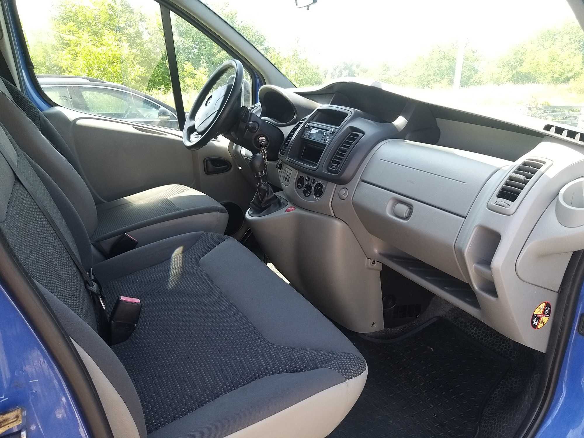 Opel Vivaro 9 osób