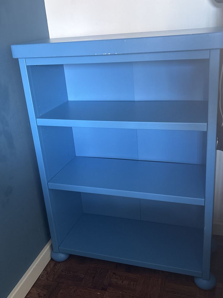 Móvel prateleiras quarto menino