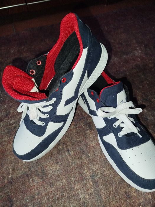 Кроссовки, кросівки 43р .НОВІ.