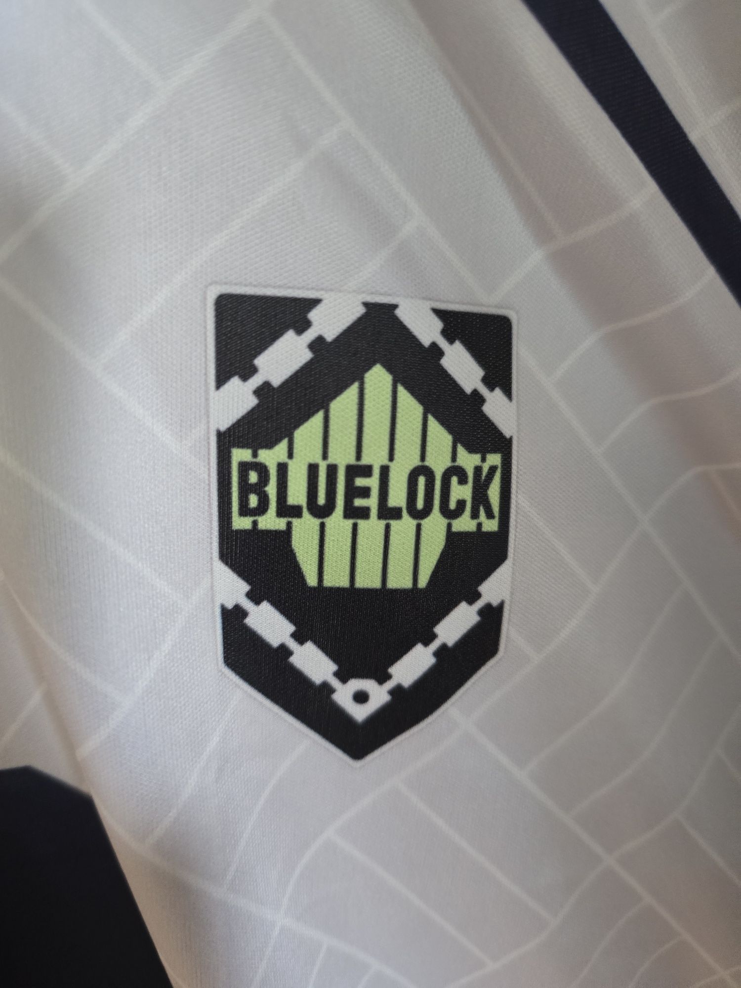 Nowa koszulka meczowa Bachira z numerem 8 Blue Lock z treningów .
Kosz