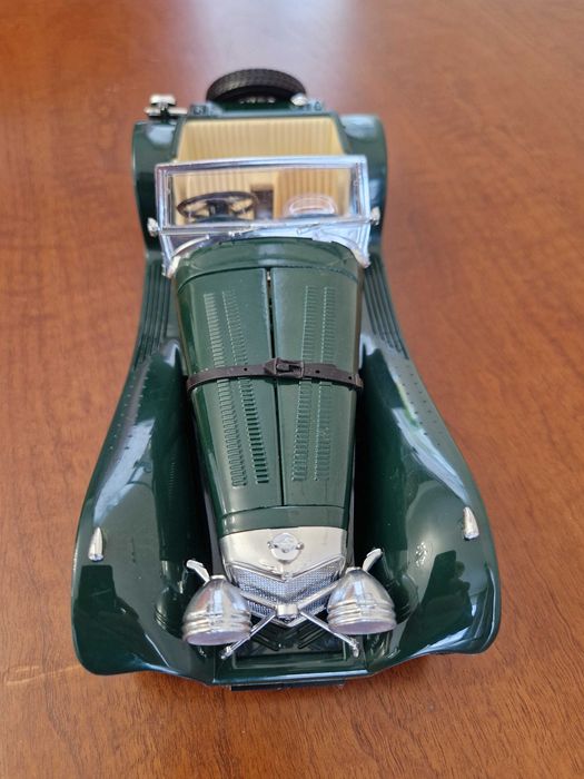 Лот №53. 1948 Jaguar SS100. масштаб 1/18 Bburago