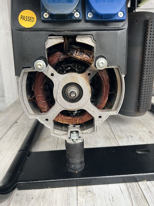 Продам генератор Honda!