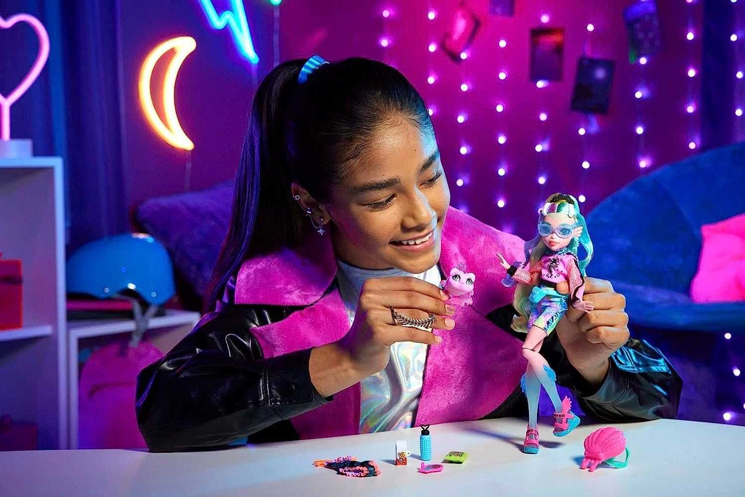 Lalka MONSTER HIGH LAGOONA BLUE + akcesoria HHK55 C305