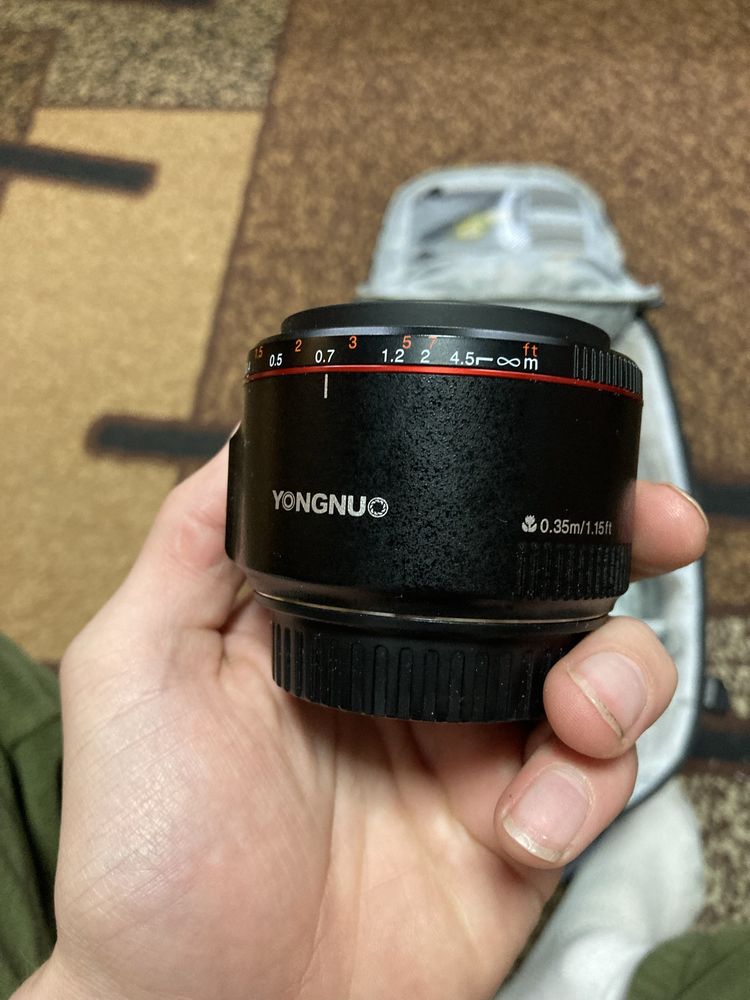 Canon 1300D Амереканський