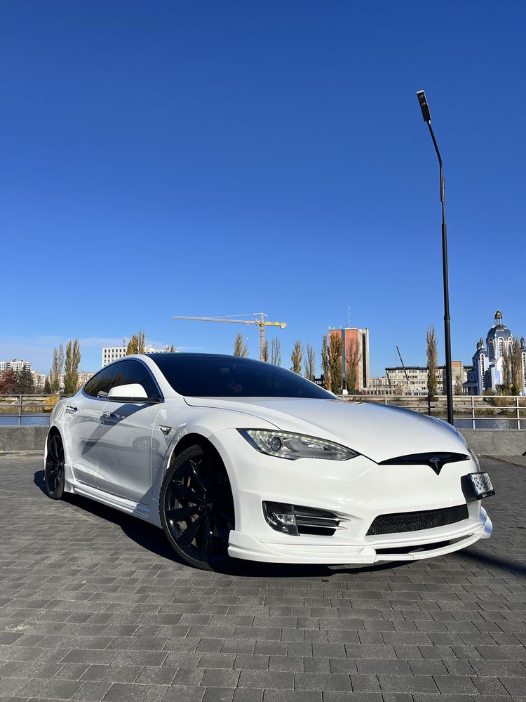Tesla model S (тесла)