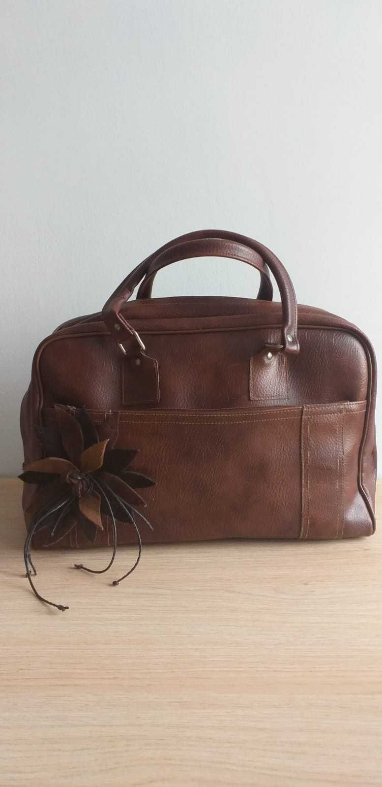 Skórzana retro torba podróżna.