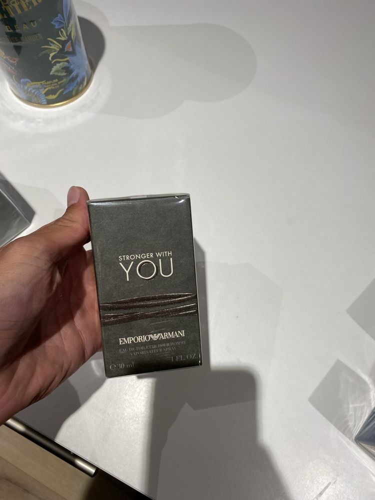 Парфуми Valentino, Versace, Viktor&Rolf, Armani