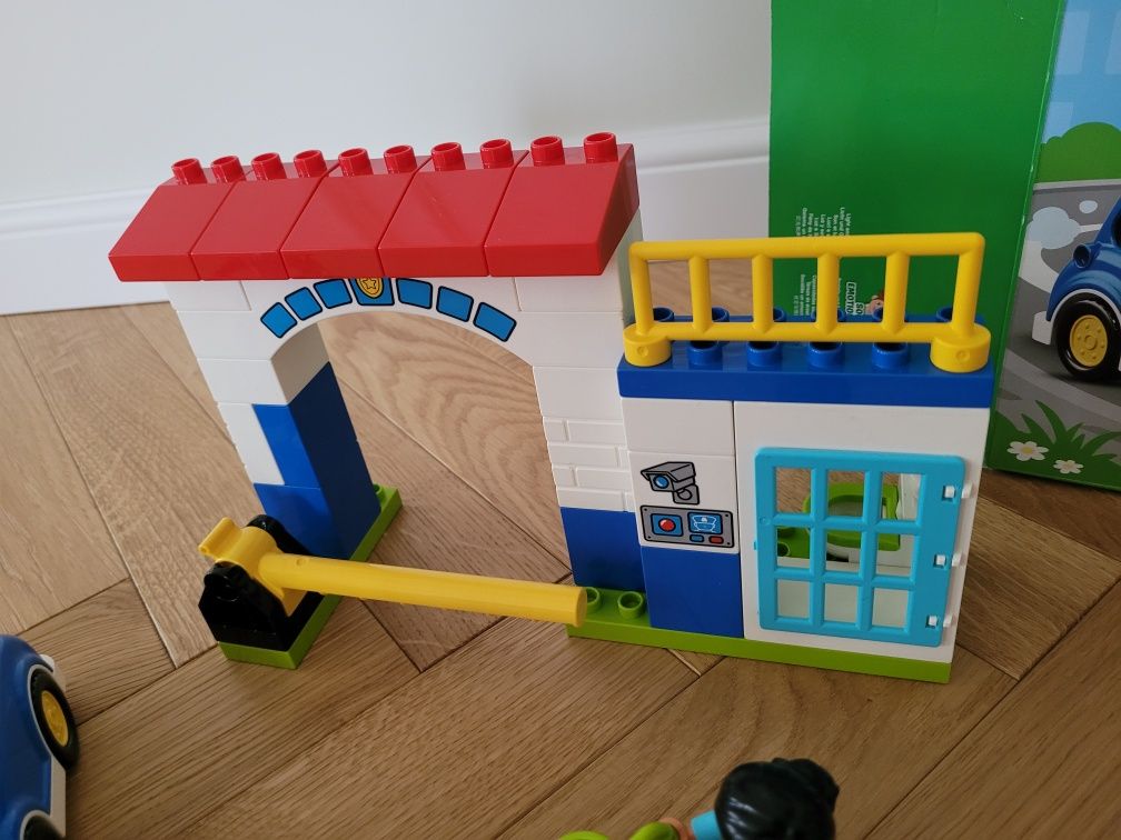 Lego Duplo posterunek policji, instrukcja i pudełko