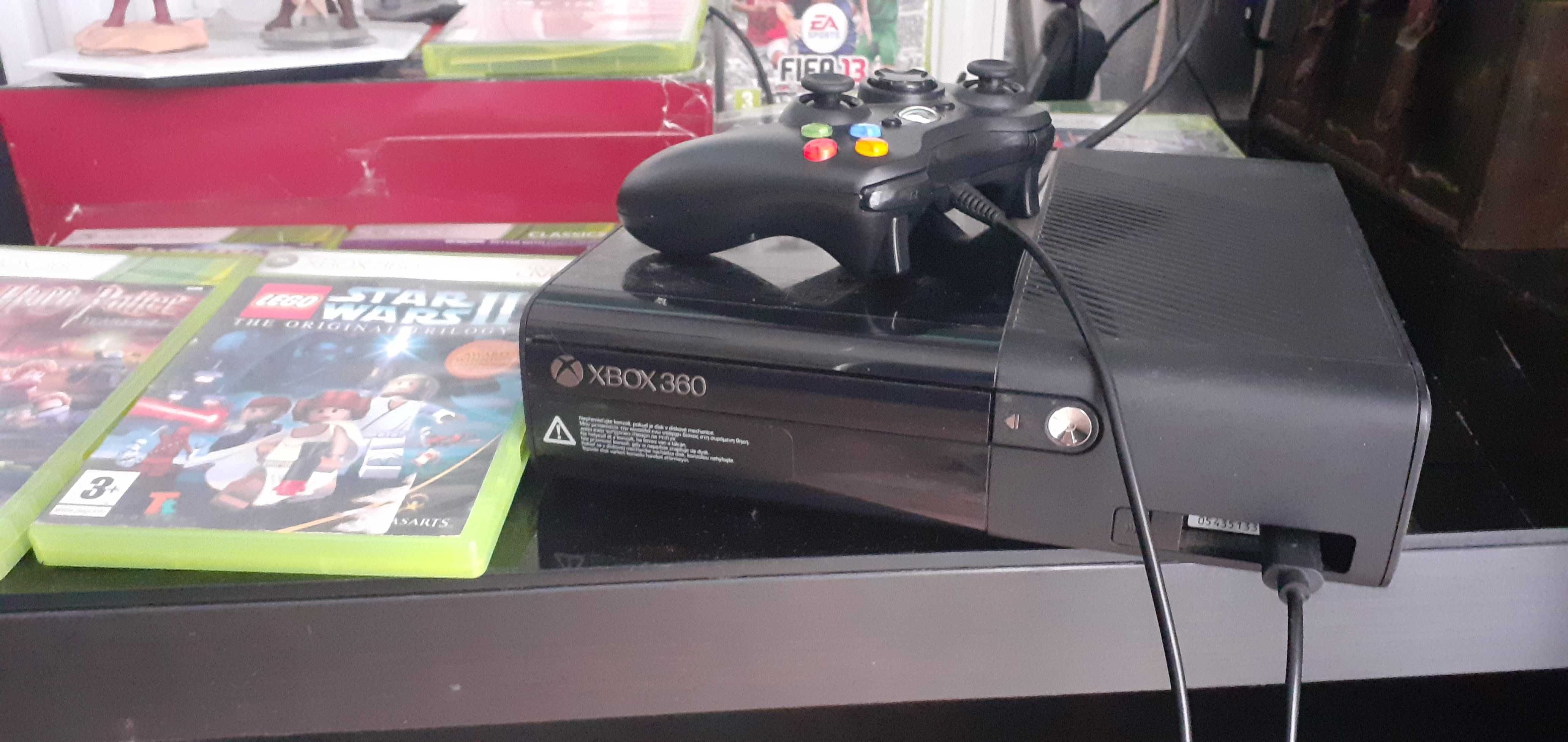 Xbox 360 z figurkami