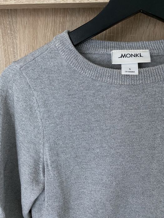 Camisola shiny Monki