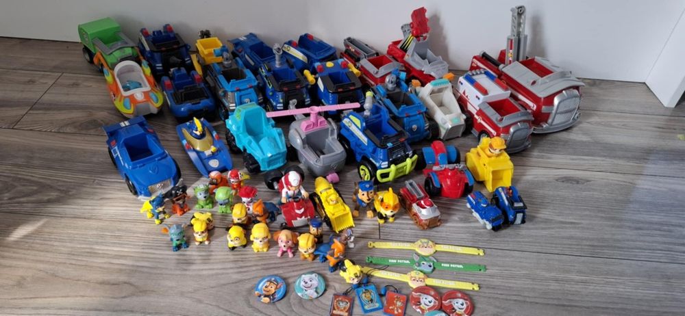 Mega zestaw Psi Patrol pojazdy,figurki, akcesoria stan bdb