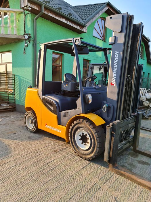 Вилочный погрузчик Jungheinrich
Diesel 7.700кг 2013