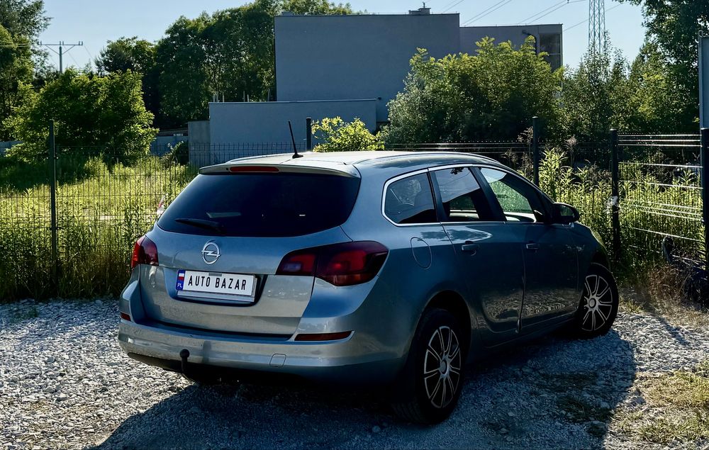 Opel Astra J 1.7 CDTI * 2011 * Klima * Hak * El.Szyby * Zadbany