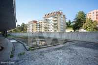 Imóvel com logradouro e piscina muito central no Estoril