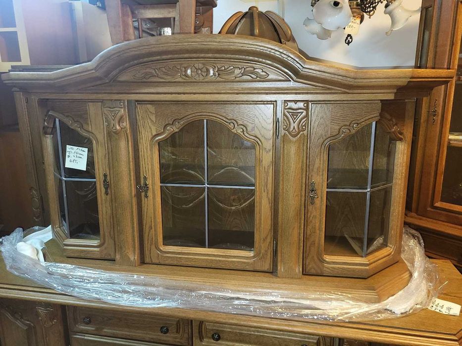 Komoda dębowa z zawieszaną witryną