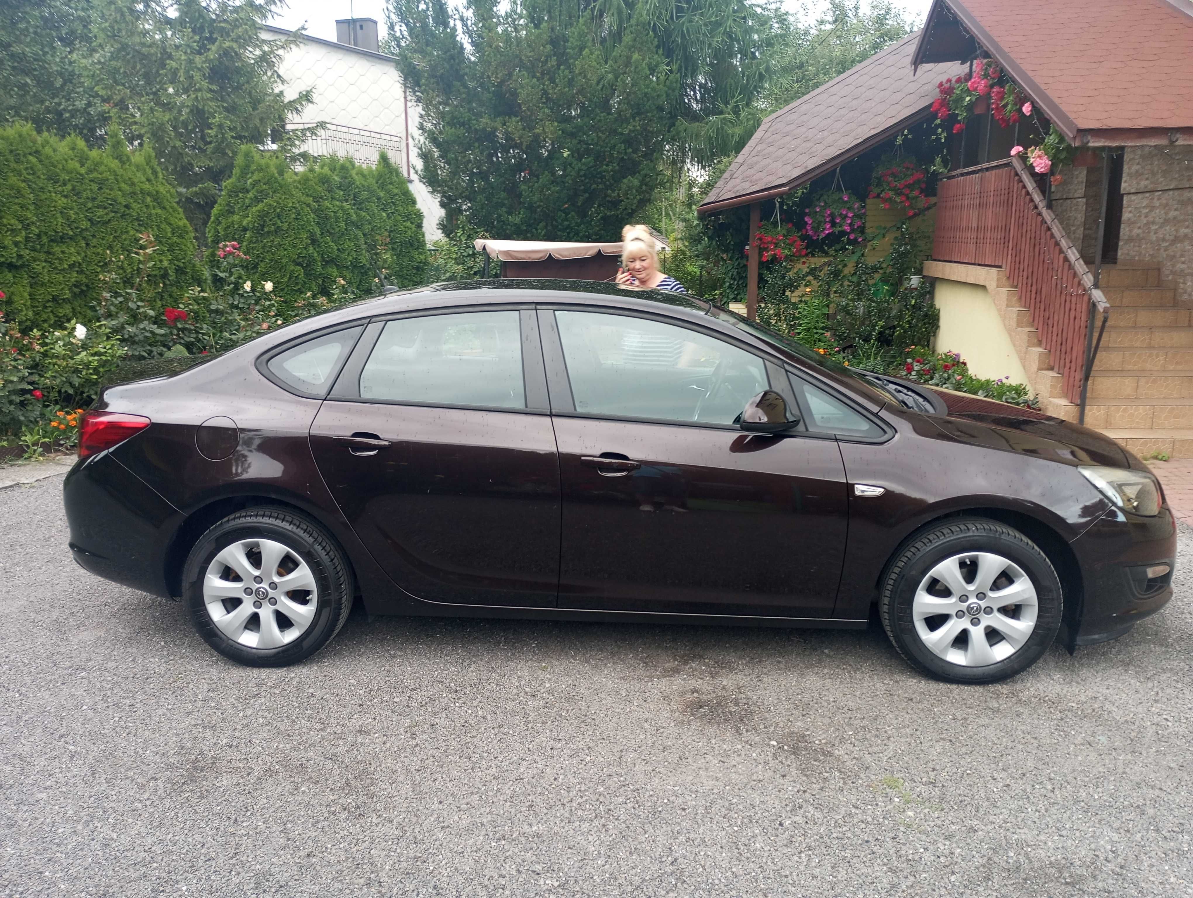 sprzedam opel astra 2016 benz.+lpg