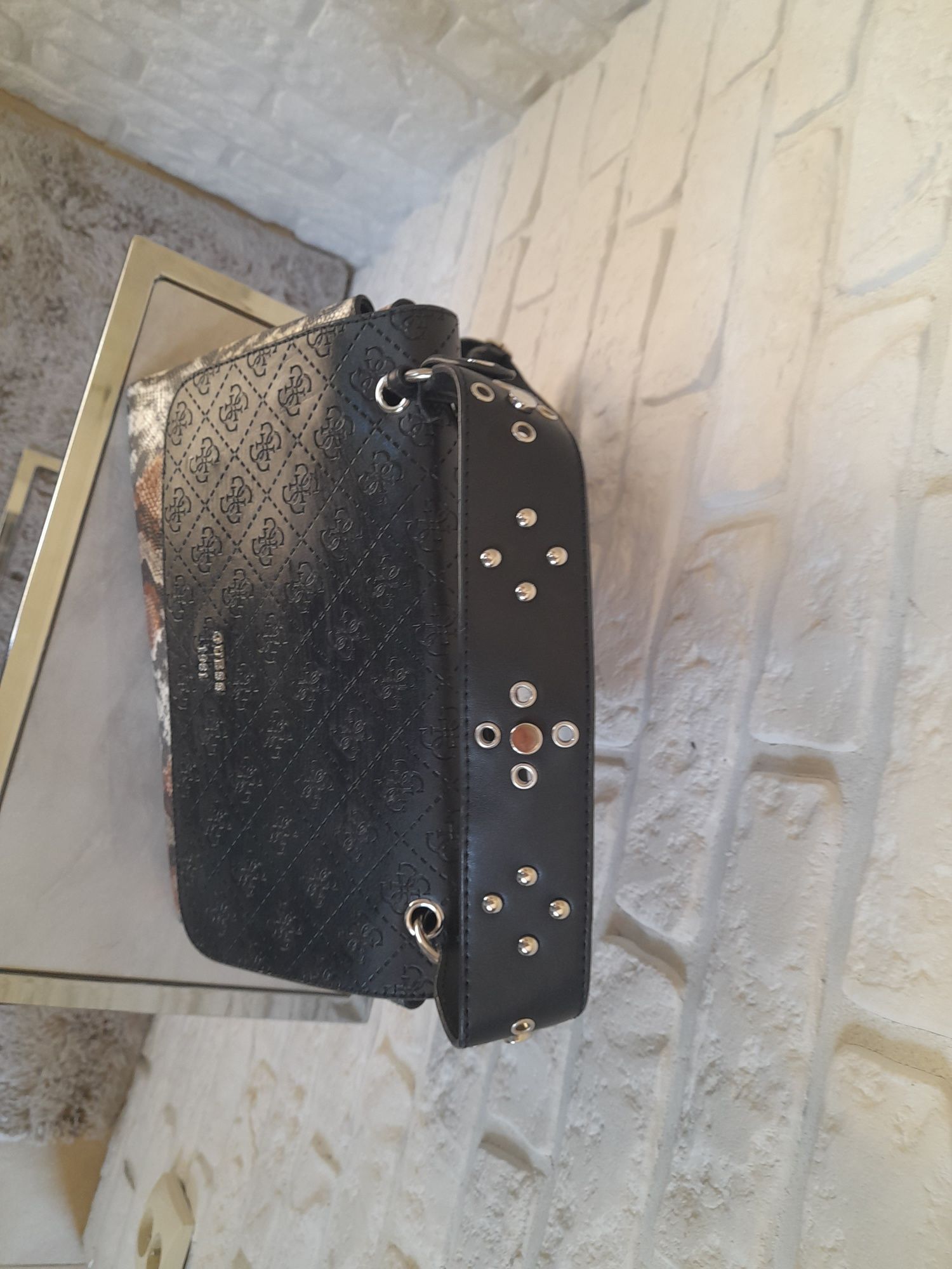 Nowy Model Guess!