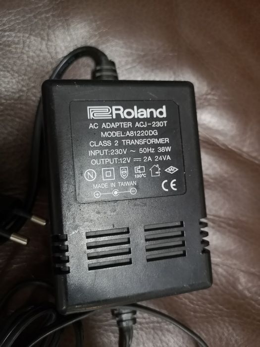 Roland. Адаптер питания. 12v. 2a.